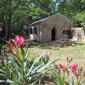  Couette-café Le Donjon Des Combes Et Son