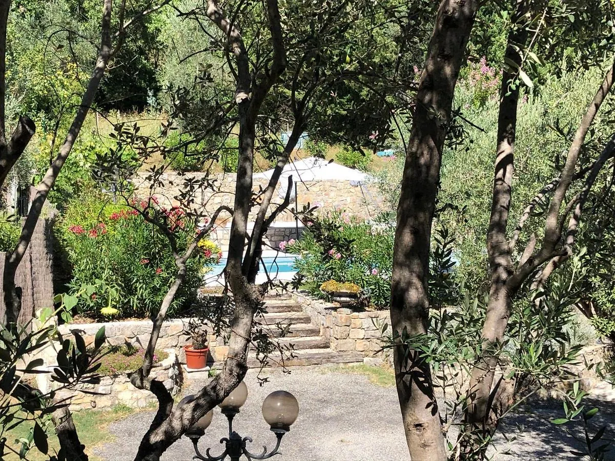 Bed and Breakfast Mas Lou Piastoun à Fayence Couette-café